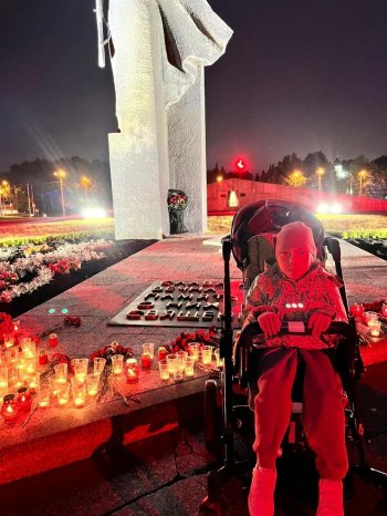 Не гаснет памяти свеча.